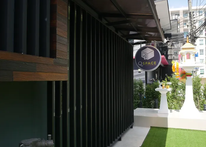 Q Space Hotel 2*